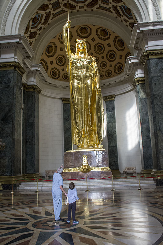 Estatua La República en el Capitolio de La Habana