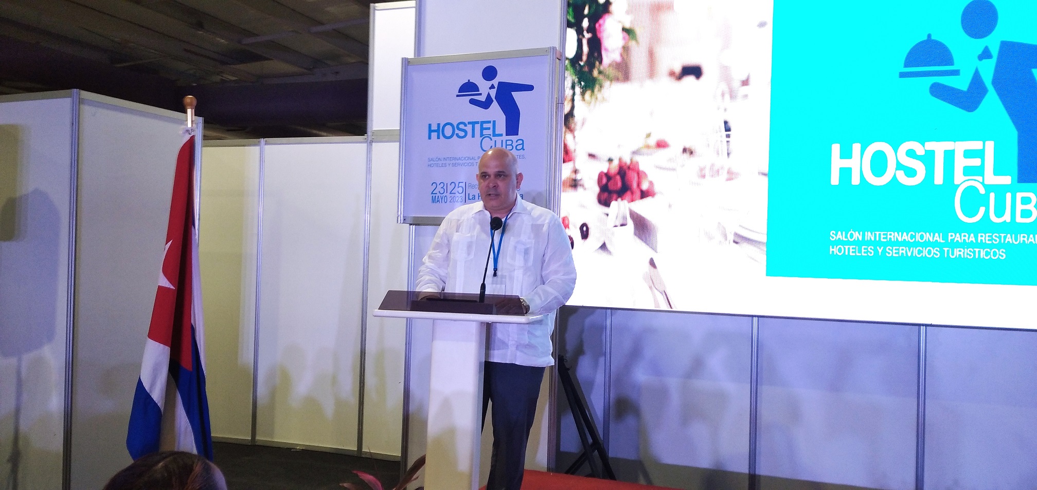 Viceministro cubano de Turismo, Adalberto Venero Lemus, dio la bienvenida a HostelCuba