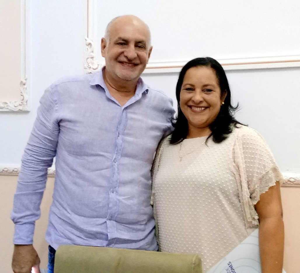 Ricardo Ronquillo, presidente de la UPEC, y Mayra Arevich, ministra de Comunicaciones.