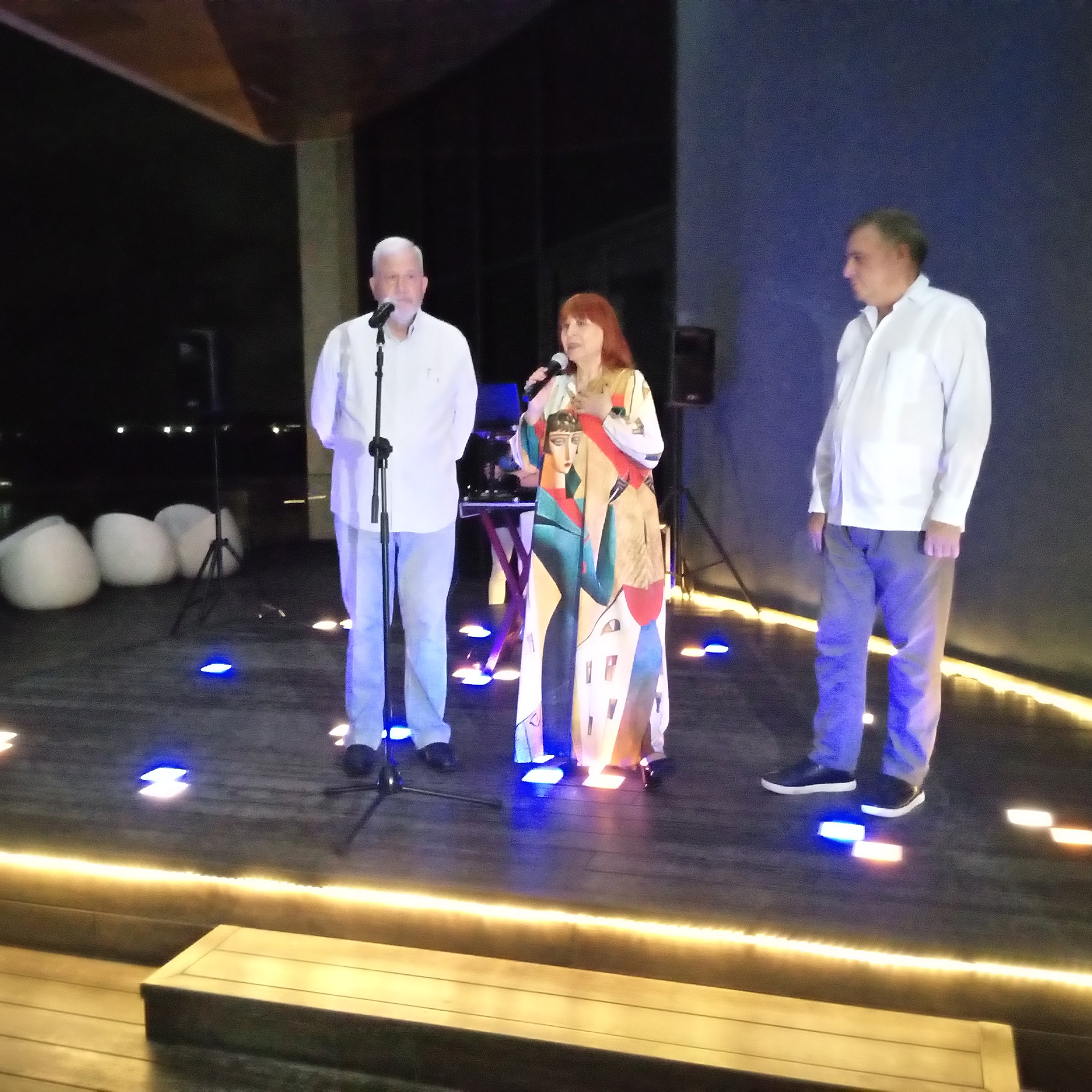 De izquierda a derecha: Mariano Palacín y Karmen Garrido, expresidente y presidenta actual de FEPET, respectivamente; y Juan Carlos García Granda, ministro de Turismo de Cuba.