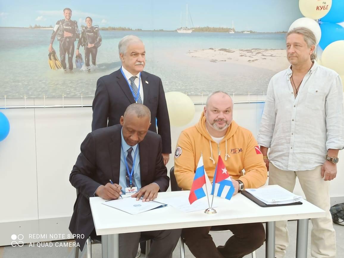 Firma de acuerdo entre Siberian Diving y Havanatur Rusia