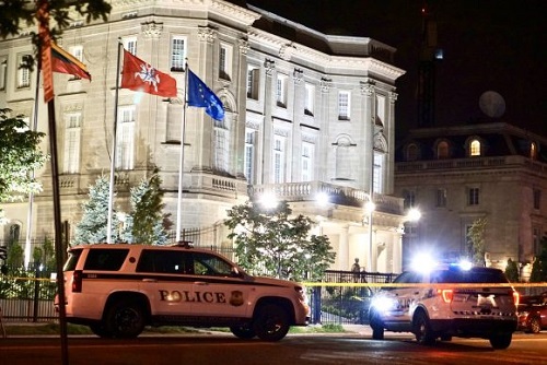 Policía-EmbaCubaEEUU