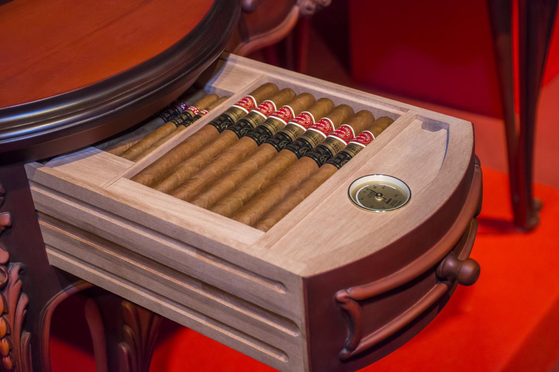 Los humidores son piezas maestras, salidas de las manos expertas de artesanos de Cuba y el mundo