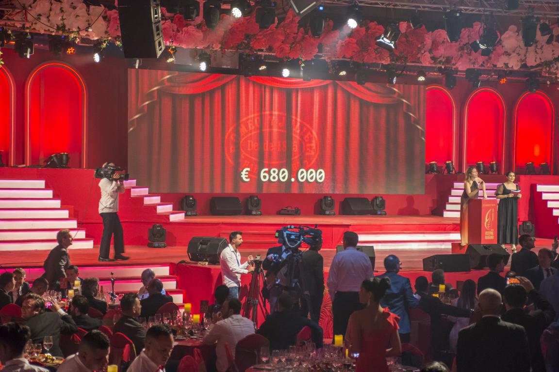 Subasta de Humidores durante la Cena de Gala del XX Festival del Habano