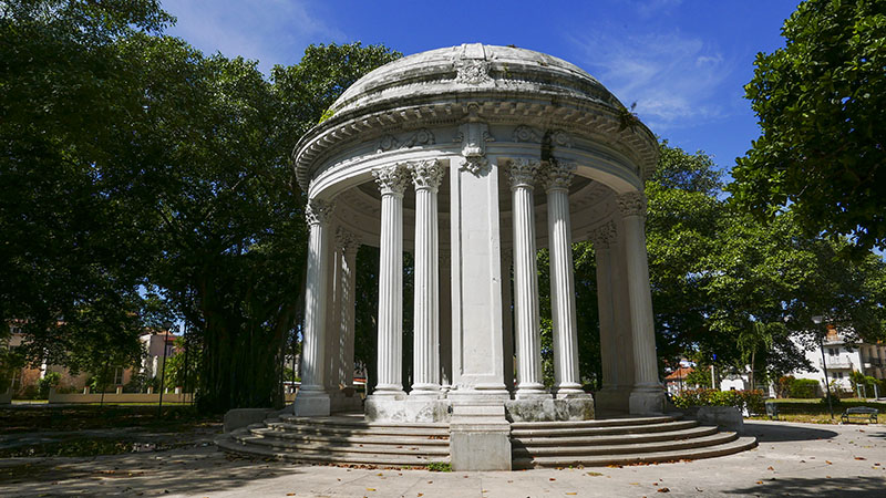 Glorieta del Parque de 5ta y 24 en Miramar