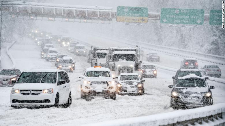 Lunes 3 de enero de 2022. Puente Theodore Roosevelt, en la dirección Washington DC-Virginia (fuente: CNN)