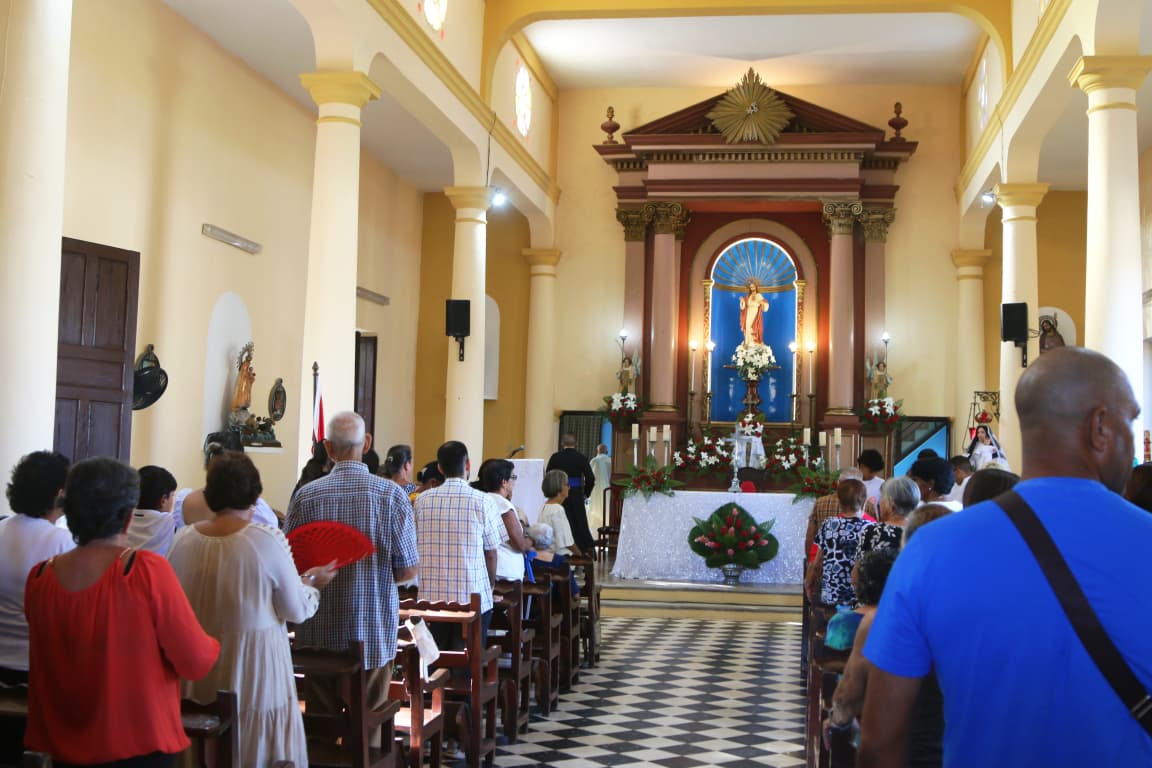 Tabacaleros cubanos honran a la Virgen de las Nieves de Mantua, Pinar del Río, Cuba.
