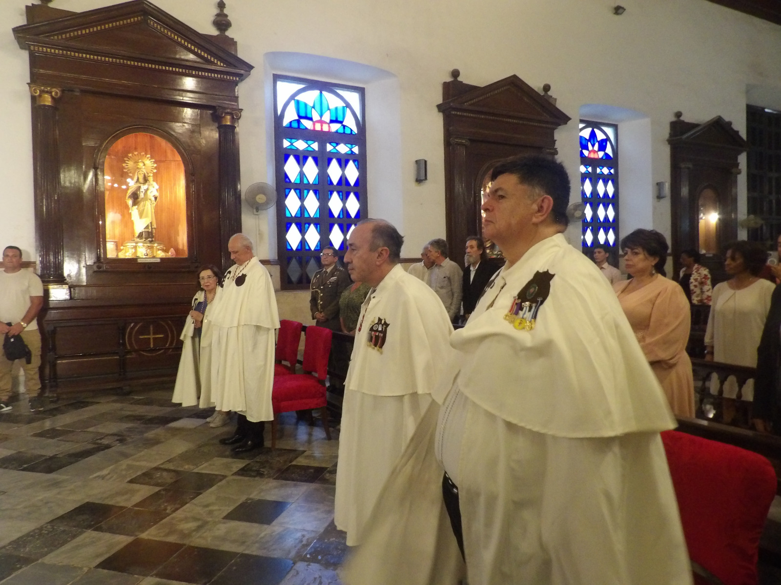 La Orden del Camino de Santiago incorpora a dos nuevas novicias en la Parroquia del Espíritu Santo de La Habana