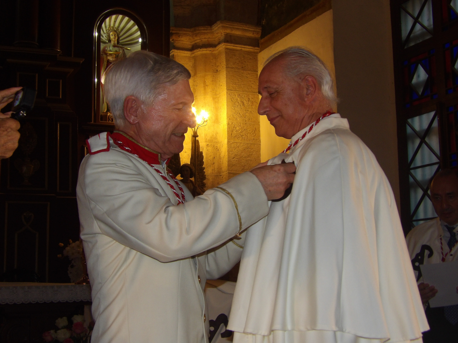 La Orden del Camino de Santiago incorpora a dos nuevas novicias en la Parroquia del Espíritu Santo de La Habana
