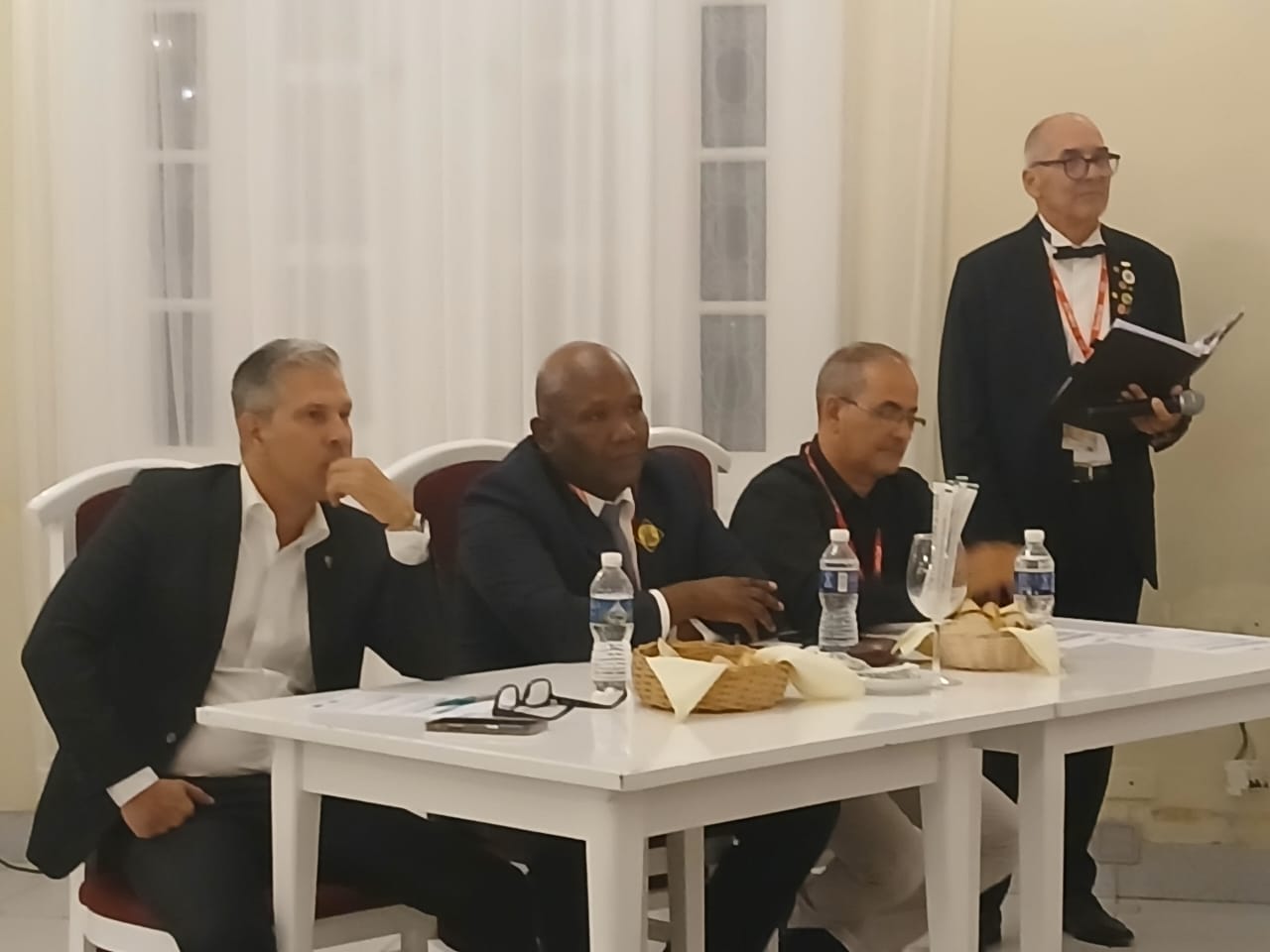 Parte del jurado en acción. 