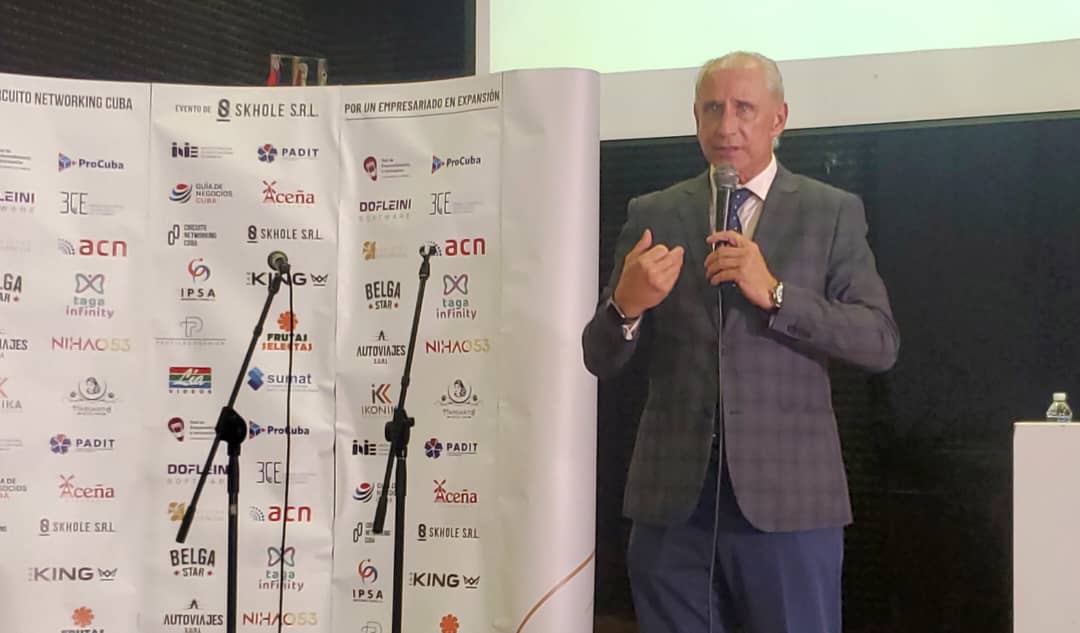 Presentación del Grupo Excelencias por su presidente Jose Carlos de Santiago en el Circuito Networking de SKHOLE SRL