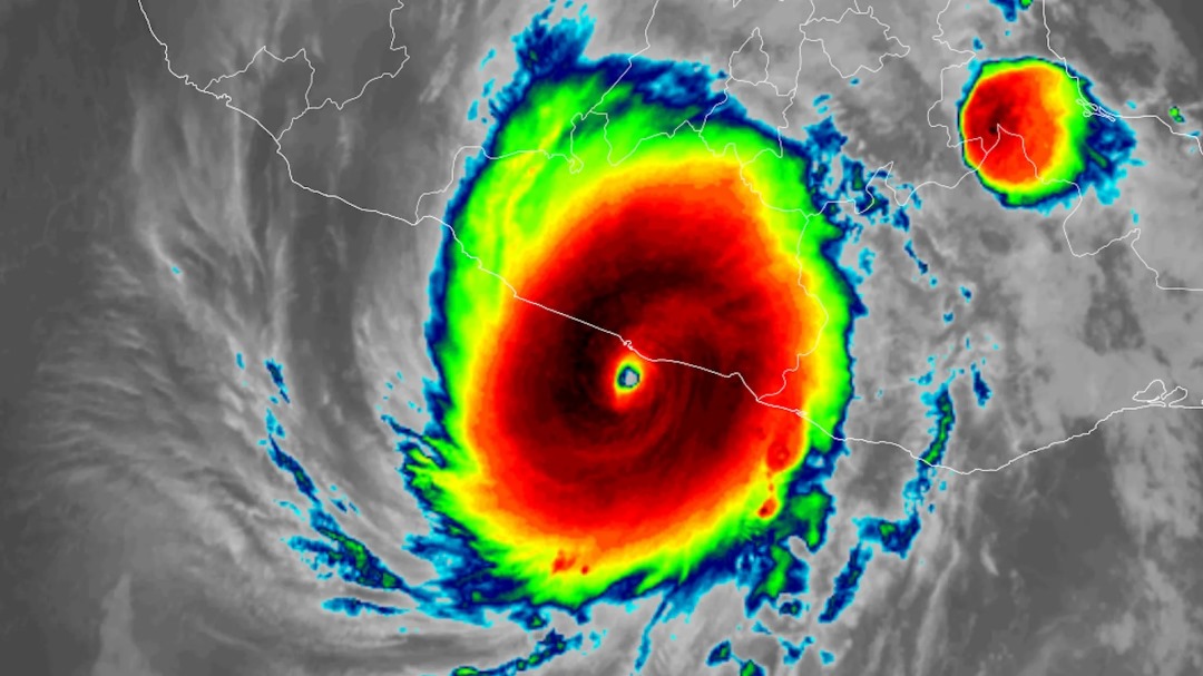 Huracán categoría 5 “OTIS”, a poco de penetrar en tierra al Oeste y cerca de Acapulco.