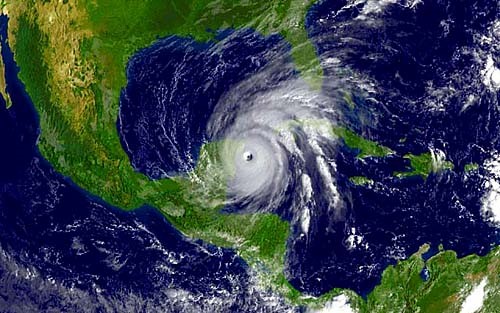 Huracán Wilma. Obsérvese que es un sistema meteorológico tropical muy bien definido Foto: NOAA