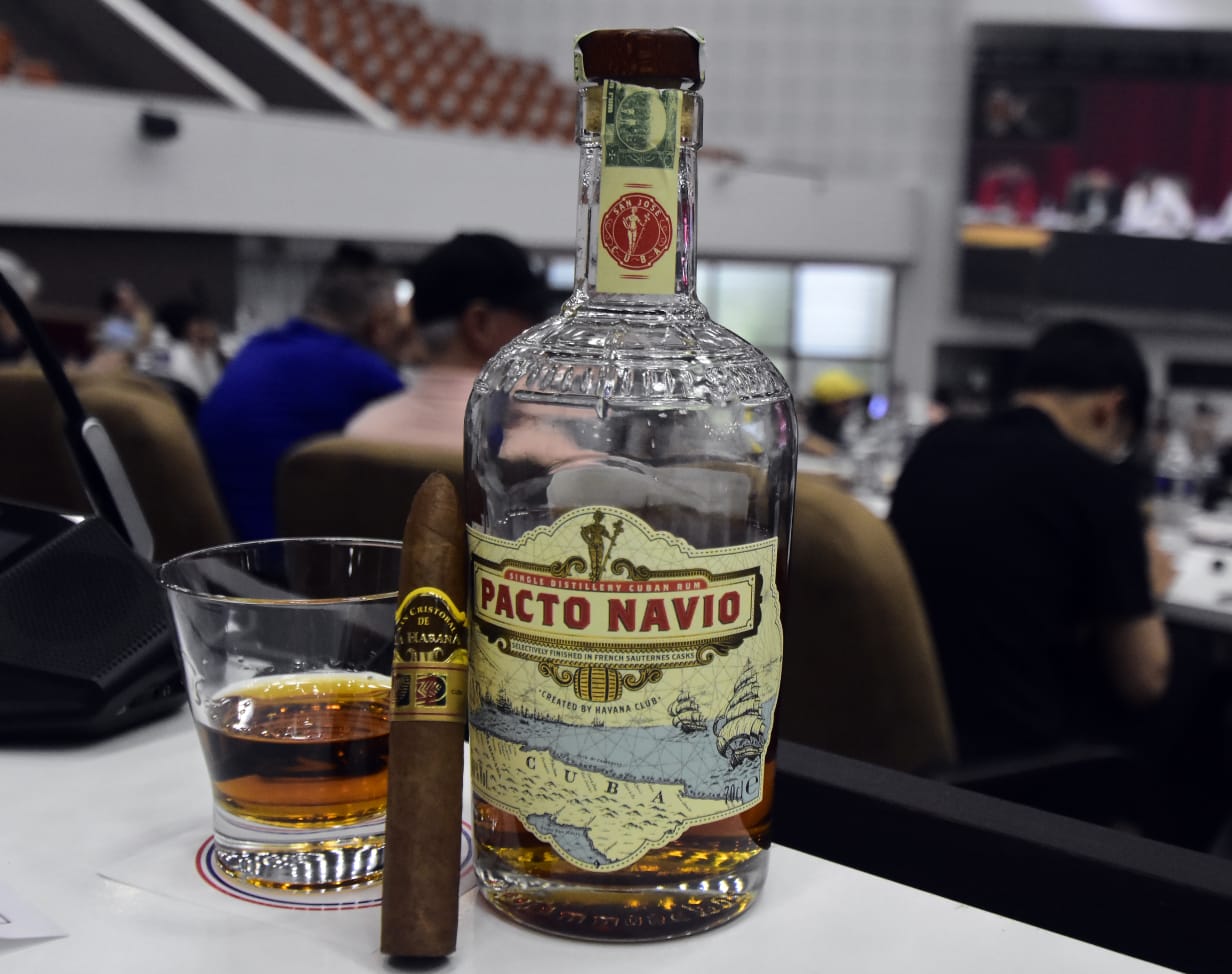 Cata del Habano San Cristóbal de La Habana Prado y la bebida Ron Pacto Navío de Havana Club
