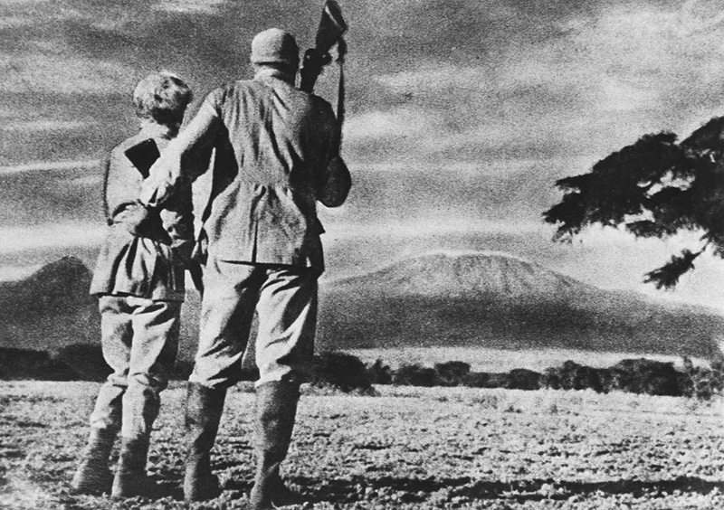 Los esposos Hemingway frente al Monte Kilimanjaro
