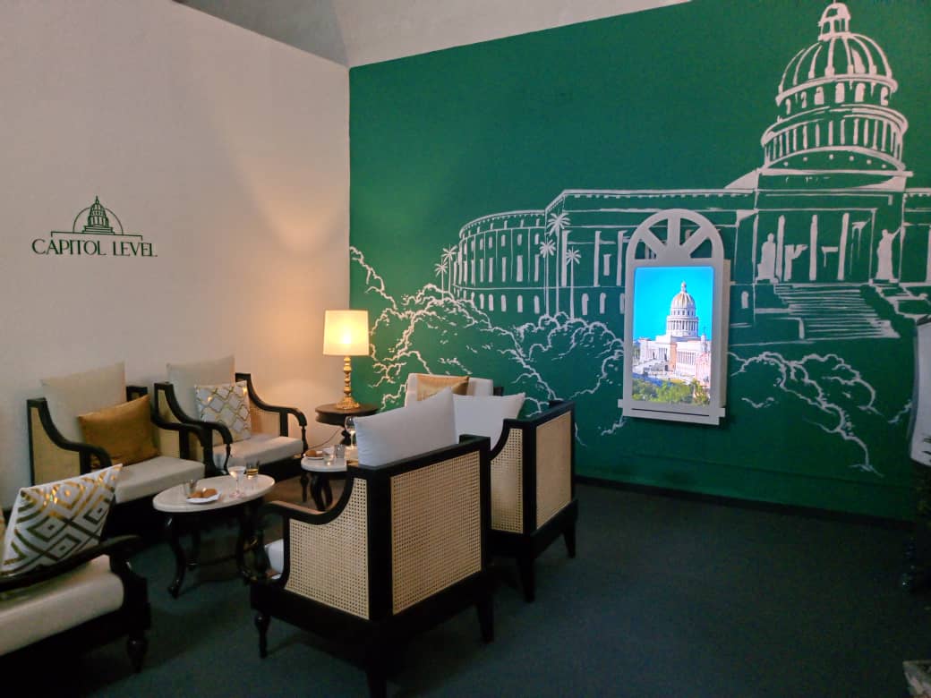 Recreación del Capitol Level del Iberostar Selection La Habana, montada en estand de Iberostar en FITCuba 2025