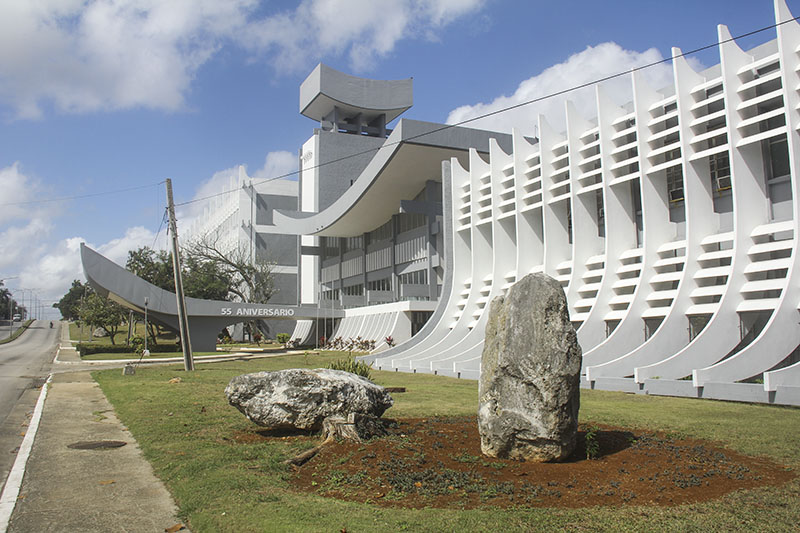 Vista del edificio de Centro Nacional de Investigaciones Científicas en el reparto Cubanacán en La Habana (2)