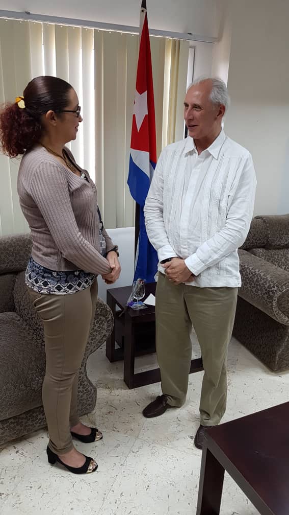 El Grupo Excelencias entrega donación a La Habana para recuperación del tornado