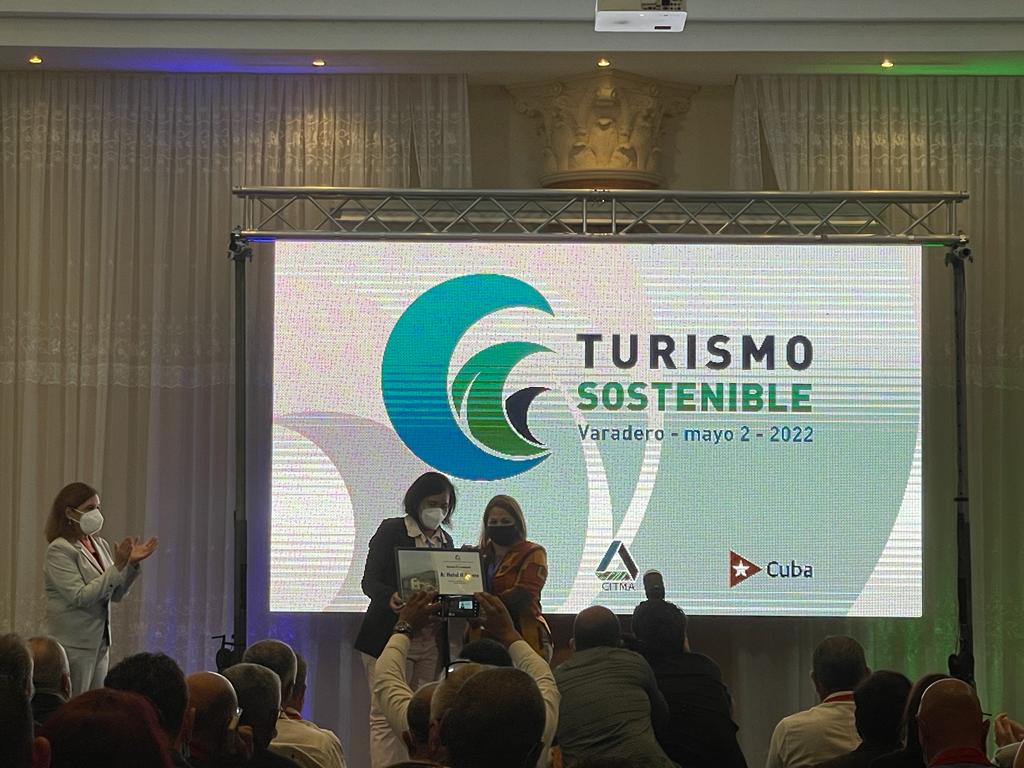 Entregan reconocimientos en evento de turismo sostenible en Varadero.