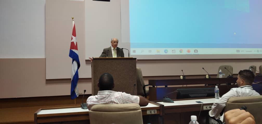 José Carlos de Santiago presenta el Grupo Excelencias a participantes en el Circuito Networking Cuba 2022