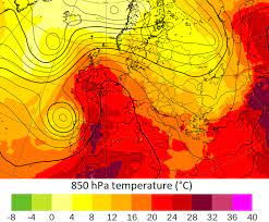 Se observa en color rojo la “lengua” de aire muy cálido sobre Europa occidental y el Reino Unido.