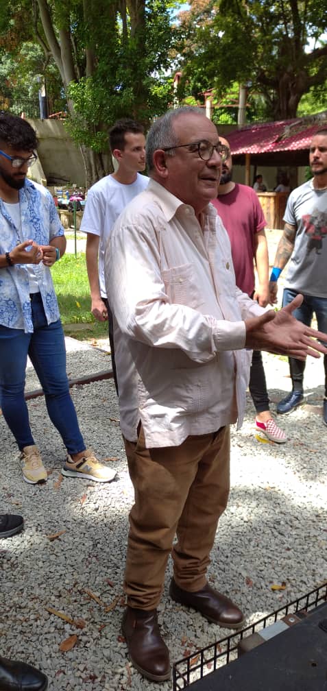 José Rafa Malém, presidente de la Asociación de Cantineros de Cuba, dio la bienvenida a los presentes.