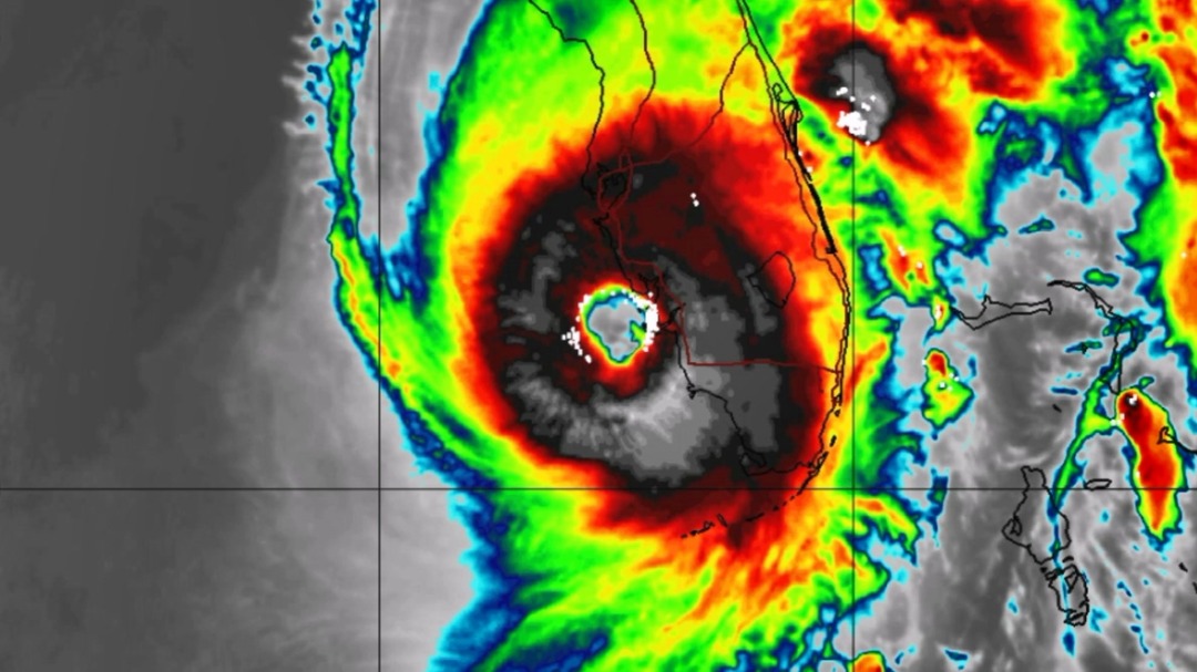 Gigantesco ojo del huracán Categoría 4, casi 5, Ian a su llegada a la costa occidental de La Florida