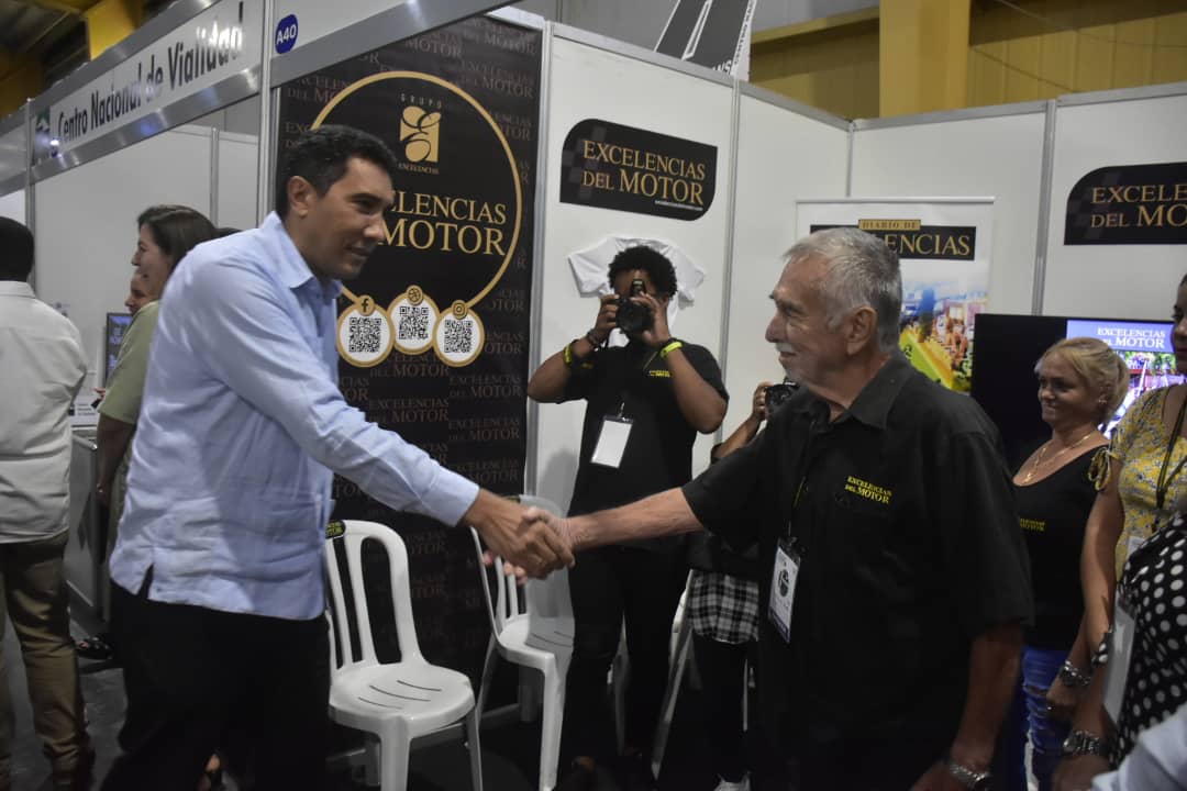 El Ministro del Transporte visitó el estand del Grupo Excelencias en FITL 2022.