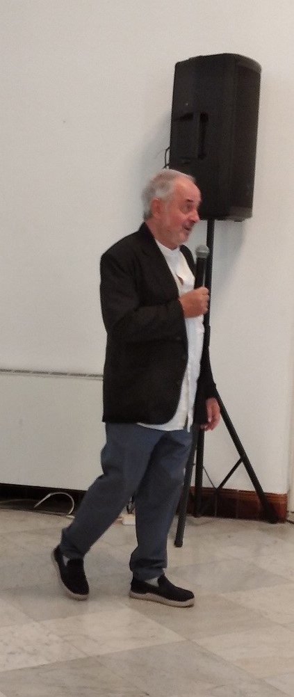 Ramón Vilaró, director del documental Constante y el Floridita de Hemingway, durante la presentación en la Embajada de España en La Habana.