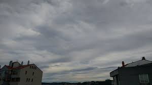 Las nubes medias son generalmente estratificadas, de ahí su nombre genérico Status, y pueden tener poco grosor, pero una extensión bastante grande.
