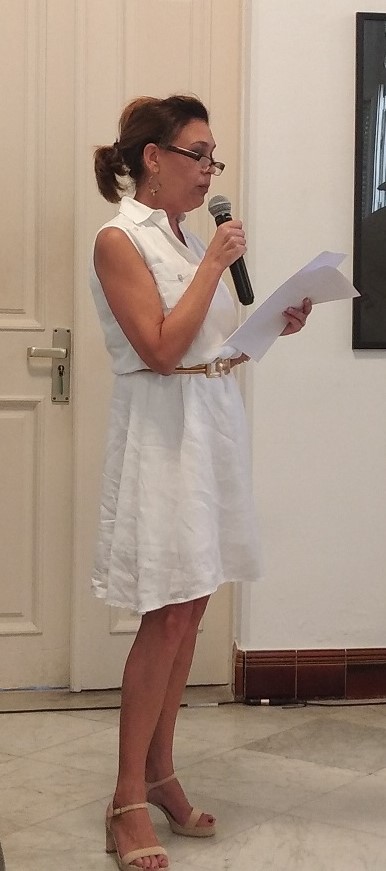 La consejera Cultural de la Embajada de España en Cuba, Sra. Laura López García, introdujo la proyección de los cortos audiovisuales españoles Cerdita, Aurelia y La Boda.