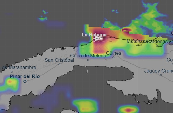 Imagen de radar meteorológico de hoy 20 de abril de 2023 a las 5:20 am Hora local de verano (UTC-4) en La Habana, Cuba. La pequeña área blanca es la correspondiente a la zona de mayor actividad y severidad, la roja corresponde a las lluvias fuertes que por poco tiempo afectaron a un área mayor. El sistema se movió rápido al este, debilitándose.