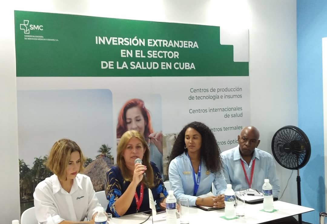 De izquierda a derecha, Raquel Bosch Azcona, directora corporativa de spa y centros wellness de Blue Diamond Resorts en Cuba; Dra. Ileana Reyes Álvarez, jefa de Ventas Internacionales de la Comercializadora de Servicios Médicos Cubanos; Say Soto Sam, especialista comercial del Grupo Cubanacan; y Rolando Lugo, especialista de Desarrollo y Negocios de Islazul.