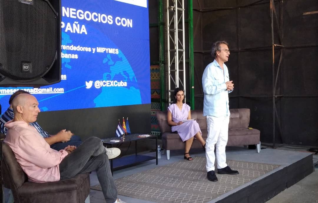 Excelentísimo Embajador de España, Ángel Martín Peccis