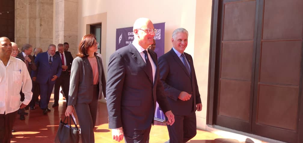 El presidente de Cuba, Miguel Diaz-Canel, y el vicepresidente de la Federación de Rusia, Dmitry Chernyshenko.