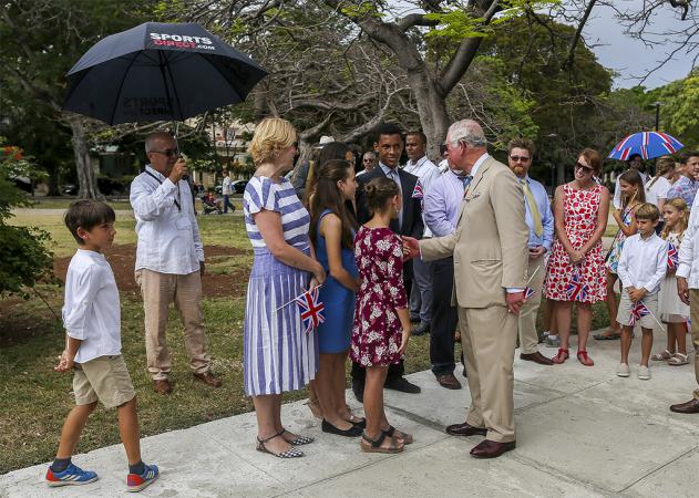Visita Charles a Cuba