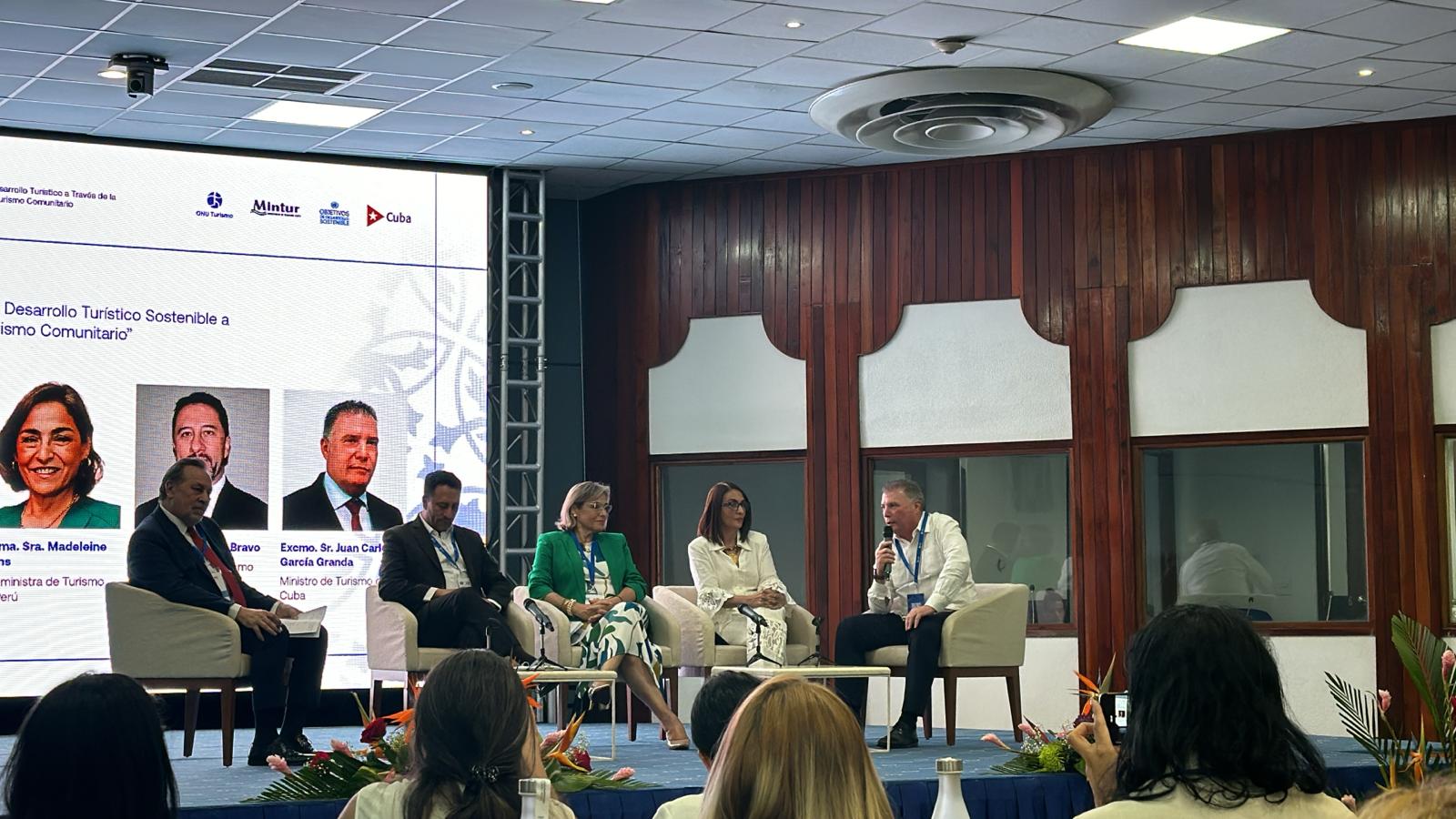 panel ministerial “Retos, Estrategias y Buenas Prácticas para el Desarrollo Turístico Sostenible a través del Empoderamiento e Inversión en Turismo Comunitario”