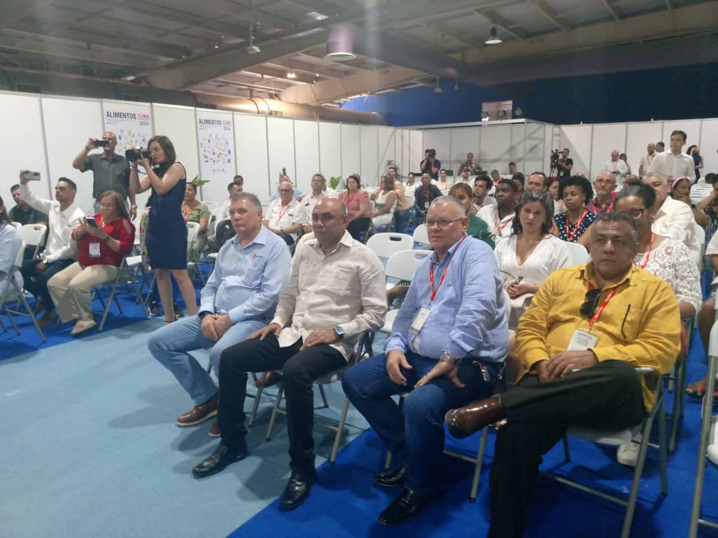 La primera ginebra cubana no podía faltar en Alimentos Cuba 2024