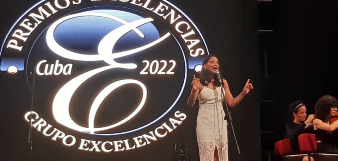 Annie Garcés deleitó a los presentes en la gala de los Premios Excelencias Cuba