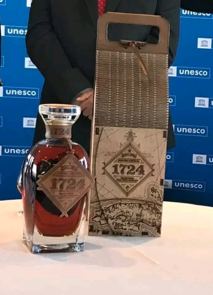 Con el rótulo 1724, los maestros presentaron una mezcla especial de ron identificada con ese número