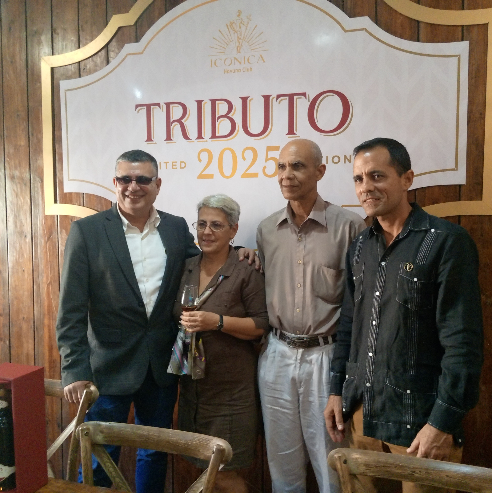 Maestros del Ron Cubano Asbel Morales, Salomé Alemán y Manuel Calderón, y a la derecha, el Aspirante a Maestro Osmany Cardentey.