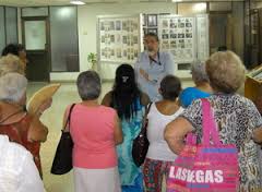 Roberto Arango muestra su colección Original muestra iconográfica de la Caridad saluda visita del Papa