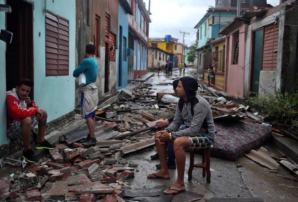 Baracoa quedó destrozada por los embates del huracán Matthew Programa Mundial de Alimentos inicia ayuda humanitaria en Cuba