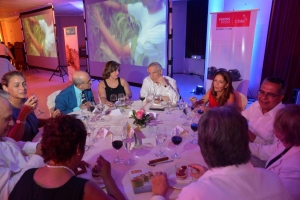 El Canciller chileno conversa con invitados cubanos en la cena Sabores de Chile Cuba y Chile firman cuatro nuevos acuerdos de cooperación