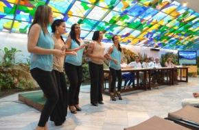 Las Divas les regalaron a los asistentes un minirecital con temas cubanos. Foto: Ferval Simposub 2015 examina en Santiago de Cuba cuidado y preservación del patrimonio sumergido
