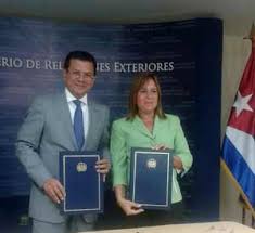 Cuba y El Salvador convenian formación diplomática