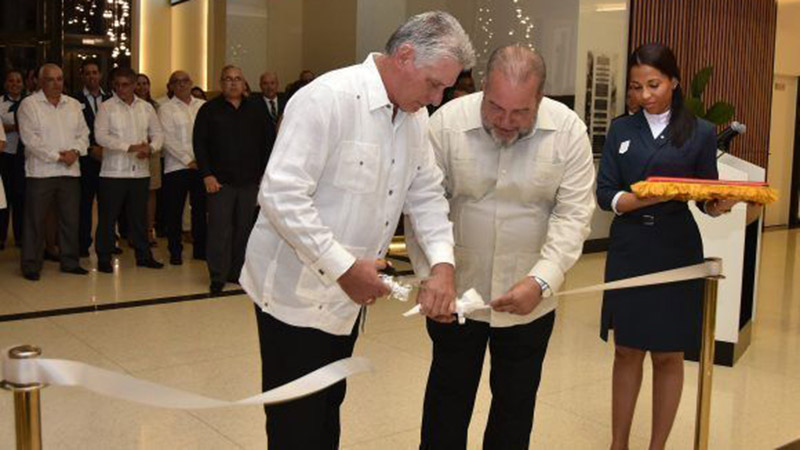 Presidente cubano inaugura el Grand Hotel Packard