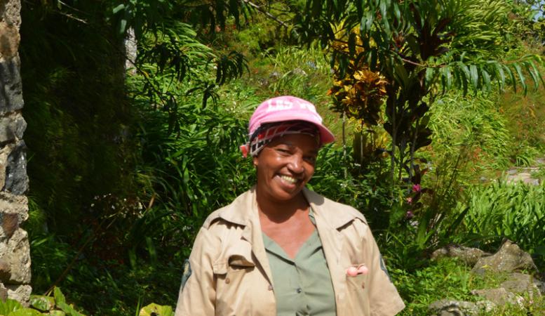 Gloria María Ruiz Moré, directora del jardín botánico "Ave del Paraíso" Ave del Paraíso, un jardín en el corazón de la Sierra Maestra