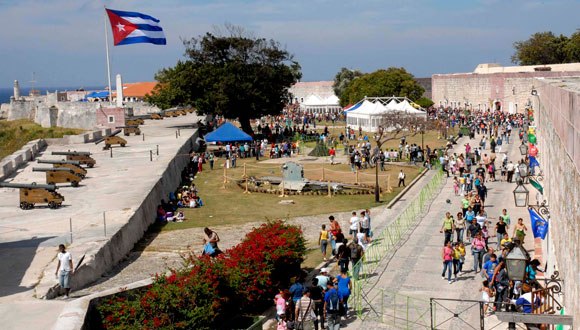 Esperando a la Feria del Libro en La Habana