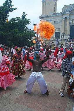 Gran Gagá, parque Céspedes de Santiago de Cuba Fiesta del Fuego recibe a unos 2 mil artistas del Caribe